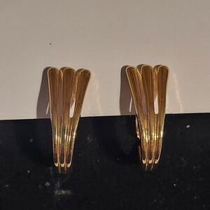 VTG Avon Goldtone Clip-on Earrings 1/2"
